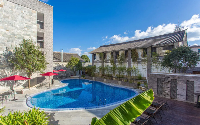 Dali Five Clouds Hotel