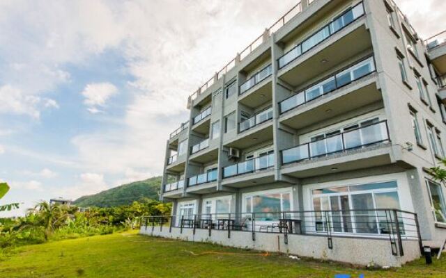 Whitecaps Hostel