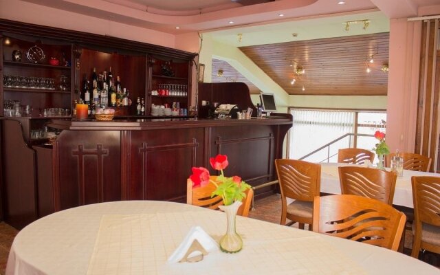 Vikoni Family Hotel