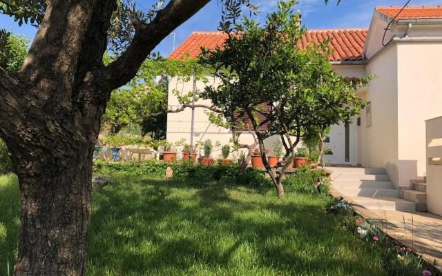 Schöne Ferienwohnung mit Terrasse, Roses
