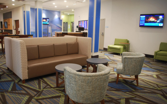 Holiday Inn Express & Suites Edmonton N - St. Albert by IHG