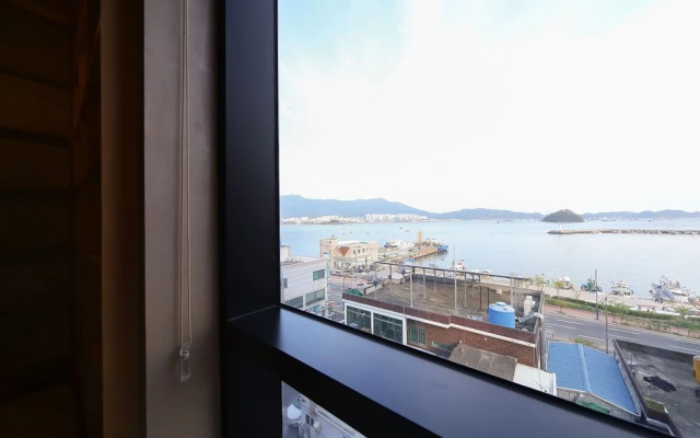 Changwon Jinhae Lewis Hotel