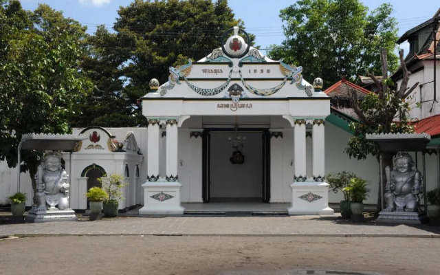 Pose In Hotel Yogyakarta