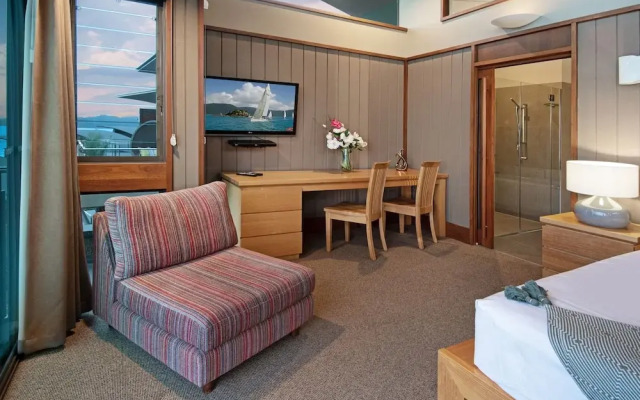 Yacht Club Villa 33-Serenity-Ocean Views with Golf Buggy