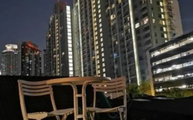 Waterside House And Hostel