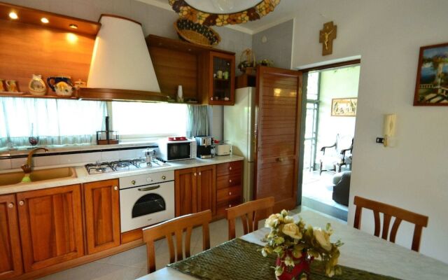 Cosy Holiday Home in Pompei with Garden