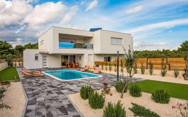 Dreamy Villa in Vodice With Private Swimming Pool