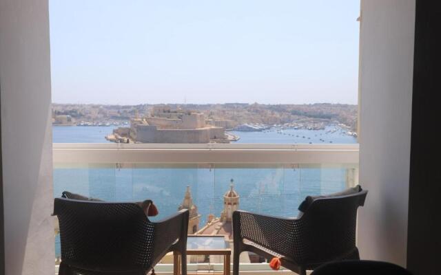 Spacious maisonette with spectacular views IBRI1-1