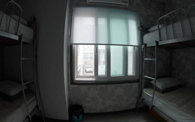 HI Guest House - Hostel