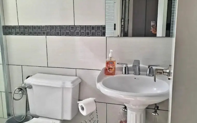Spacious, Renovated, 2Hb in Style and With Pool