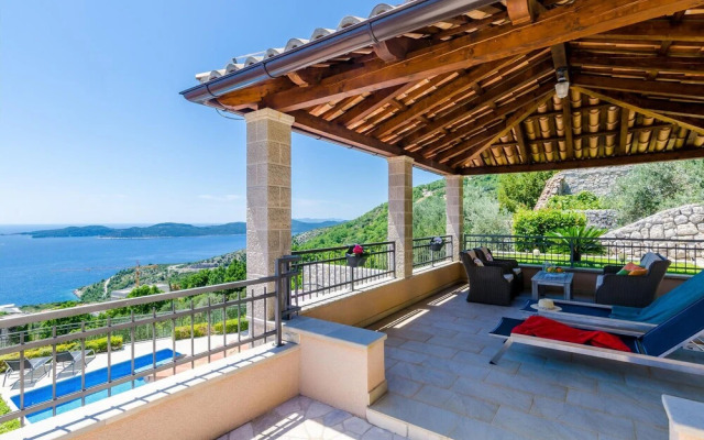 Amazing Home in Trsteno With Sauna, Wifi and 6 Bedrooms