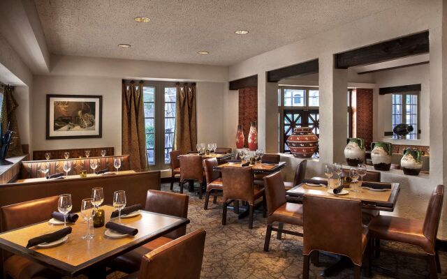 Embassy Suites by Hilton Phoenix Tempe