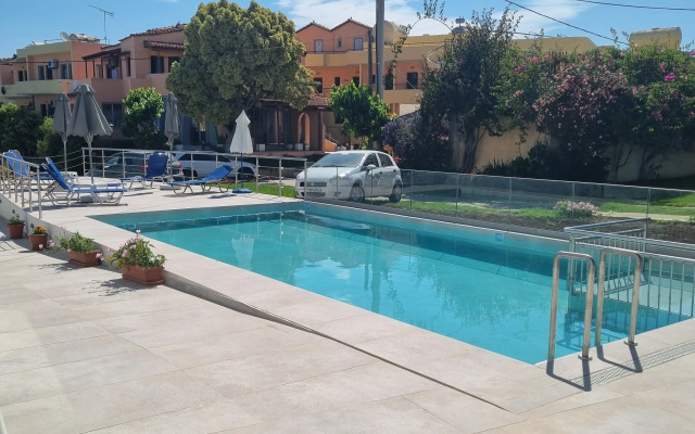 Leonidas Studios & Apartments