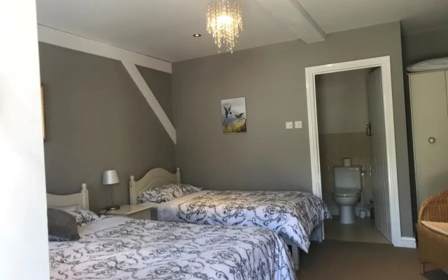 Holly House Bed & Breakfast