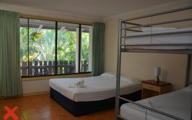 Base Airlie Beach Resort - Hostel