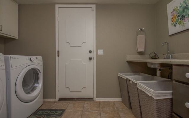 Luxurious 6BR 7min to Las Vegas Strip - photo 4