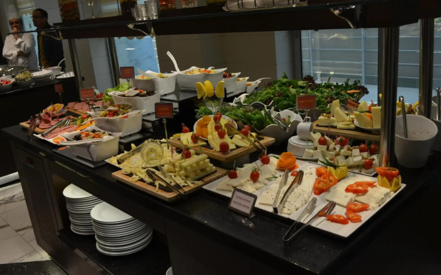 B Business Hotel & Spa