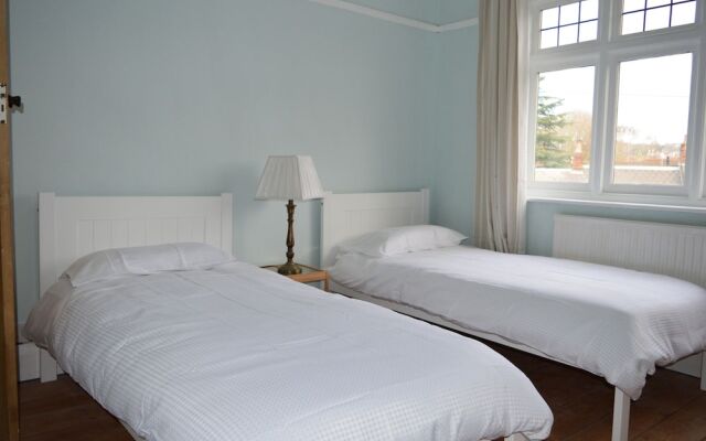 Spacious 3 Bedroom Home in Stoke Bishop