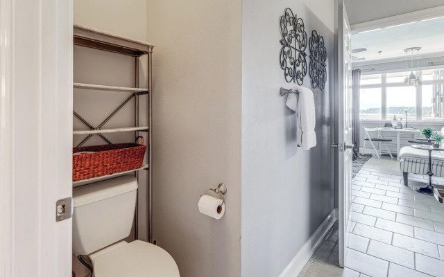 Beach + Pool Access: Smith Mountain Lake Getaway!