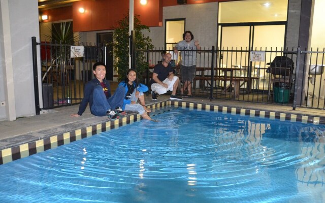 Globe Backpackers & City Oasis Resort