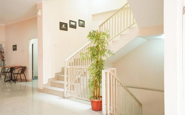 OYO 450 Semampir Residence