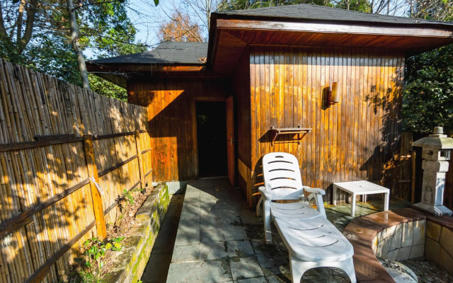 Jiayushan Lake Hot Spring Resort Hotel