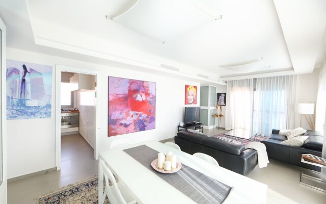 Seaview Oasis Luxurious penthouse