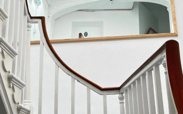 Entire Two Bedrooms Flat with Nice View H2