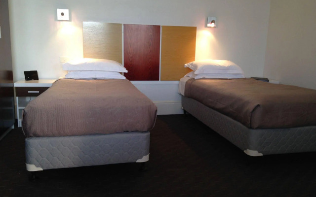 Auldington Hotel