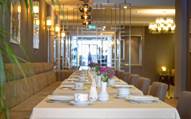 City Avenue Hotel