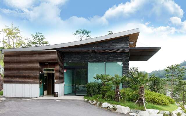 Happiness CC Hotel