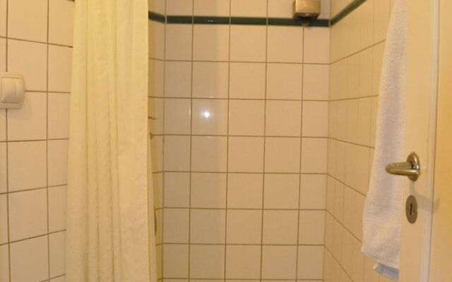 1 Bedroom Apartment near Tivoli 484 - 1
