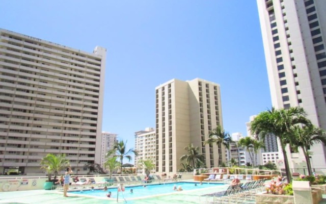 Waikiki Banyan Wb2402