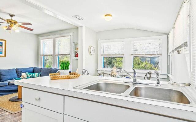 Charming Downtown Carriage Apartment
