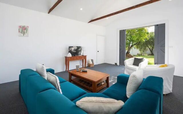 Waratah Up Douro - Your Innkeeper Mudgee