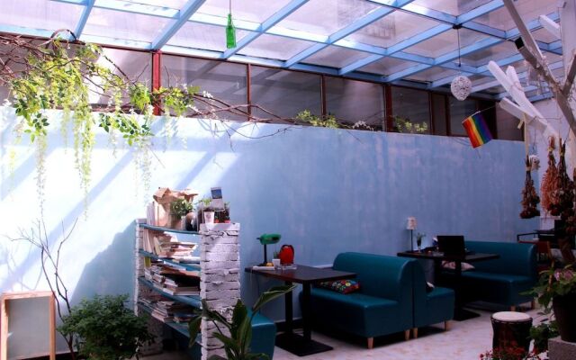 Bayou Youth Hostel