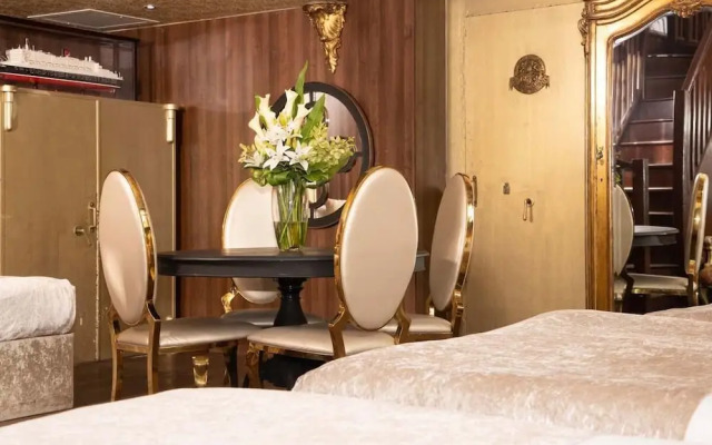 White Star Line Hotel