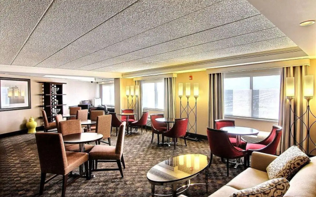 Wyndham Omaha / West Dodge