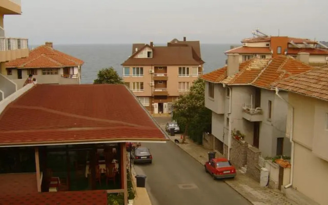 Summer SZ Guest House