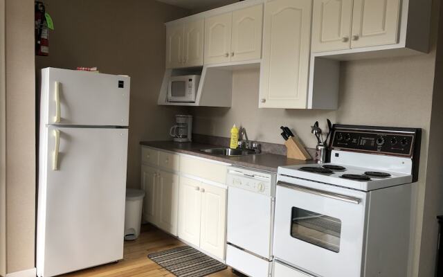 Anne Shirley Motel & Cottages