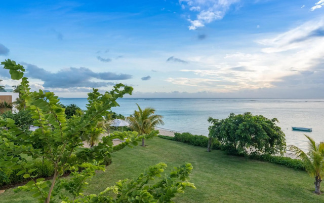 Villasun Seafront Apartment at Cap Ouest