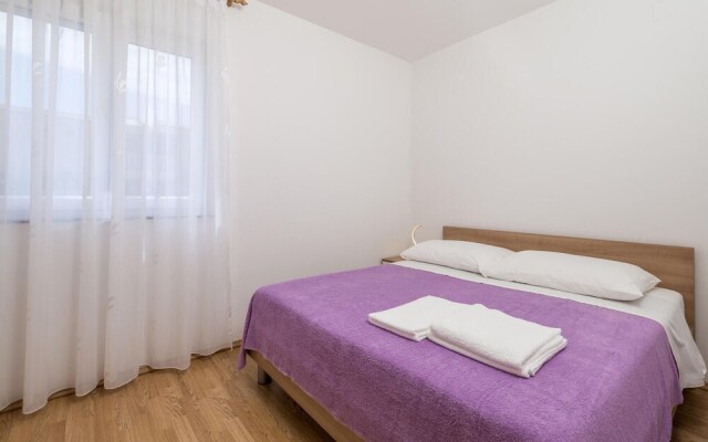 Beautiful Apartment in Povljana With Wifi and 2 Bedrooms