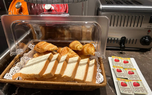 Ease Hotel (Shenzhen Huaqiangbei Yannan Metro Station)
