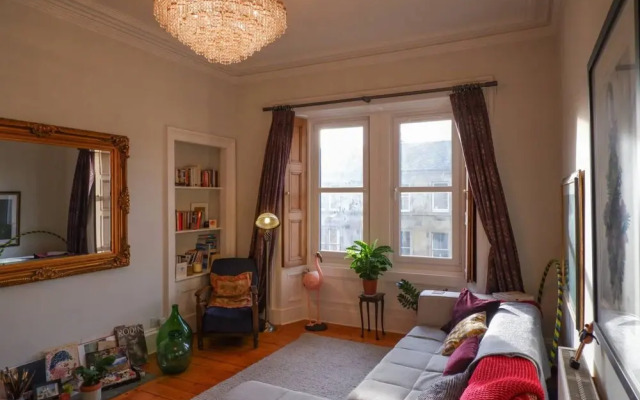 Luxury Central Georgian Apartment With Castle Views
