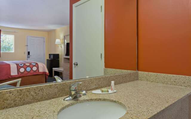 Super 8 by Wyndham Chipley