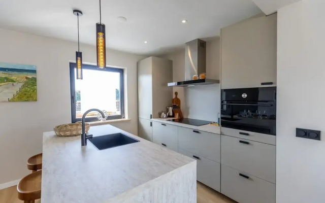 Modern Family Apartment With Balcony and Parking