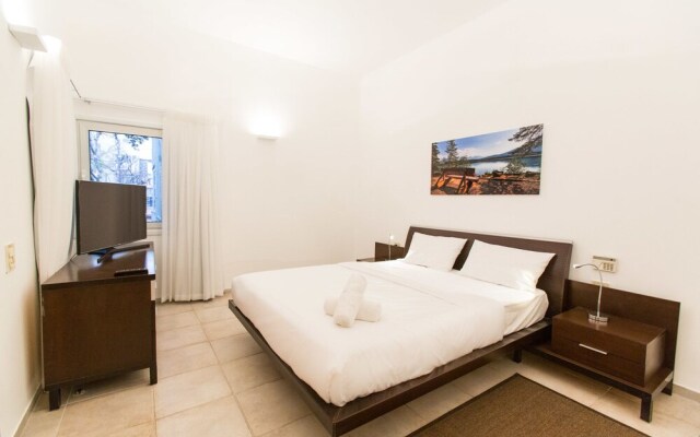 Frishman 2 BDRM 2 Baths 5 Min from beach