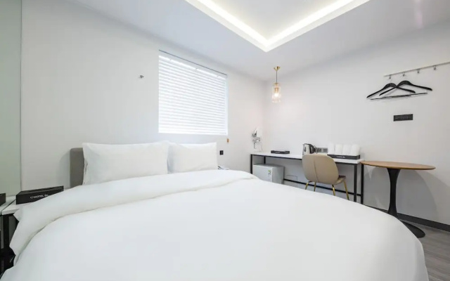 Hotel 24st Urban Brown Seosan Lake Park