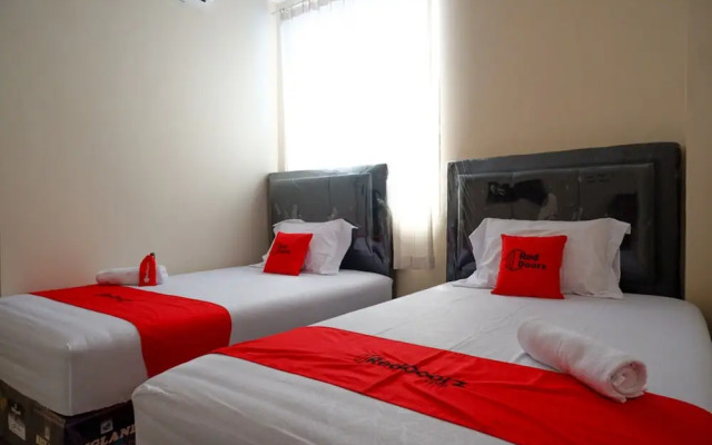 RedDoorz near Millenium Waterpark Palu