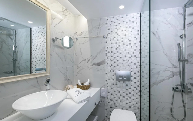 White Pearls Luxury Suites - Adults Only